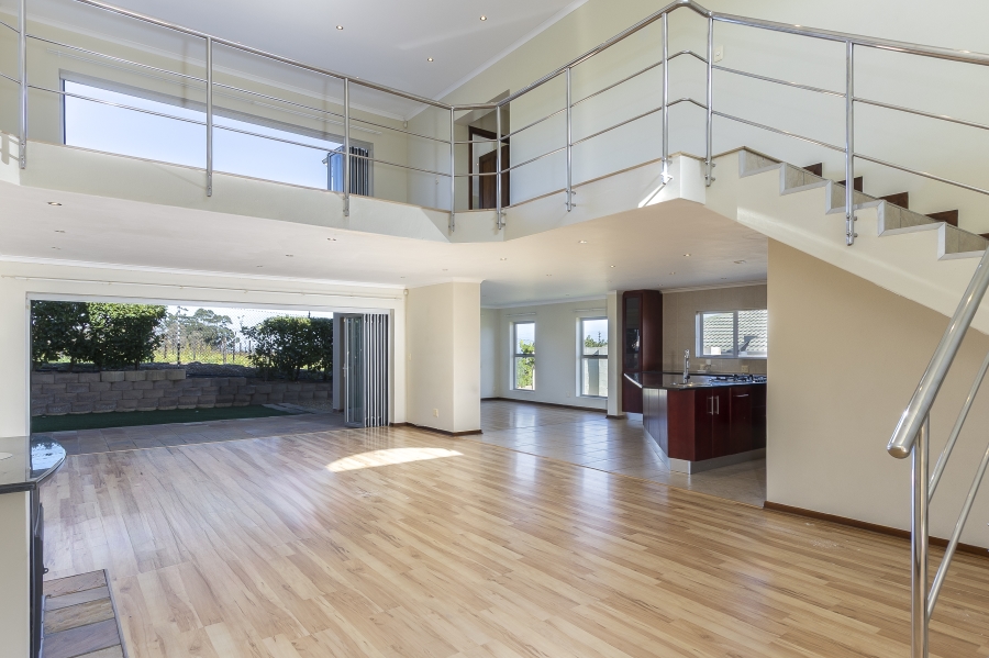 To Let 4 Bedroom Property for Rent in Heldervue Western Cape